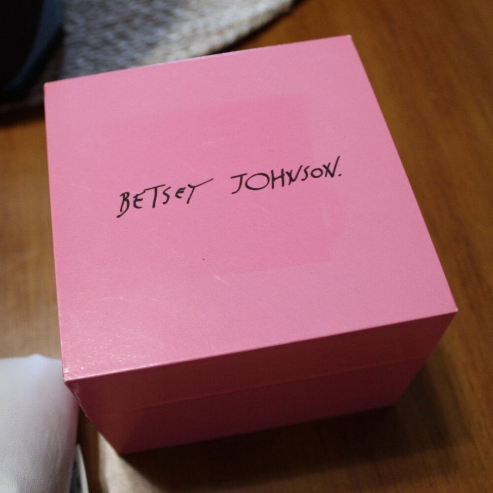 BRAND NEW WITH TAGS BETSEY JOHNSON POLKA DOT STRETCH BAND WRIST WATCH FUN!! - Picture 8 of 8